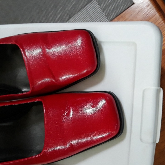 Red Leather Heels Sz 8.5 B - Picture 2 of 15
